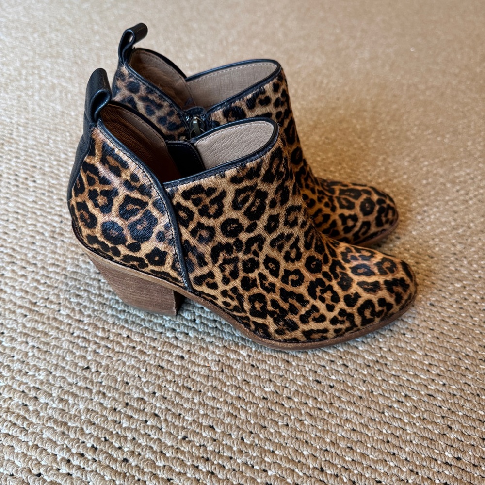 NWOT - SOFFT Coffee Leopard Tamela Haircalf Bootie 7.5